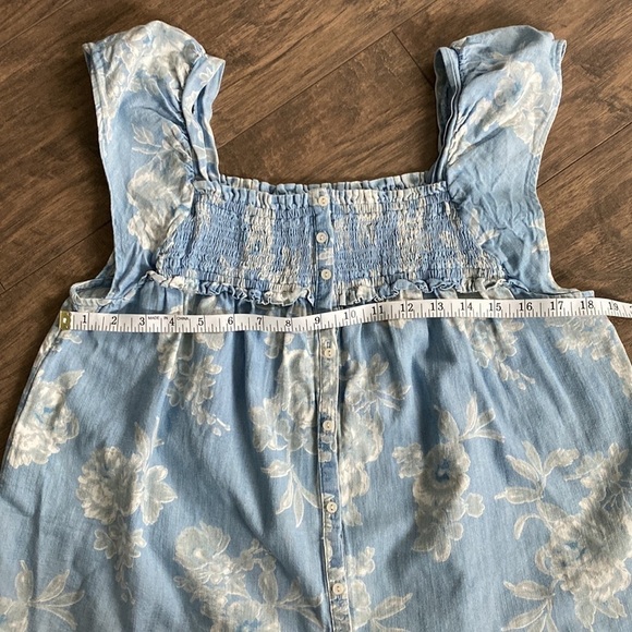 Old Navy Floral Chambray Button Down Blouse - Picture 9 of 10